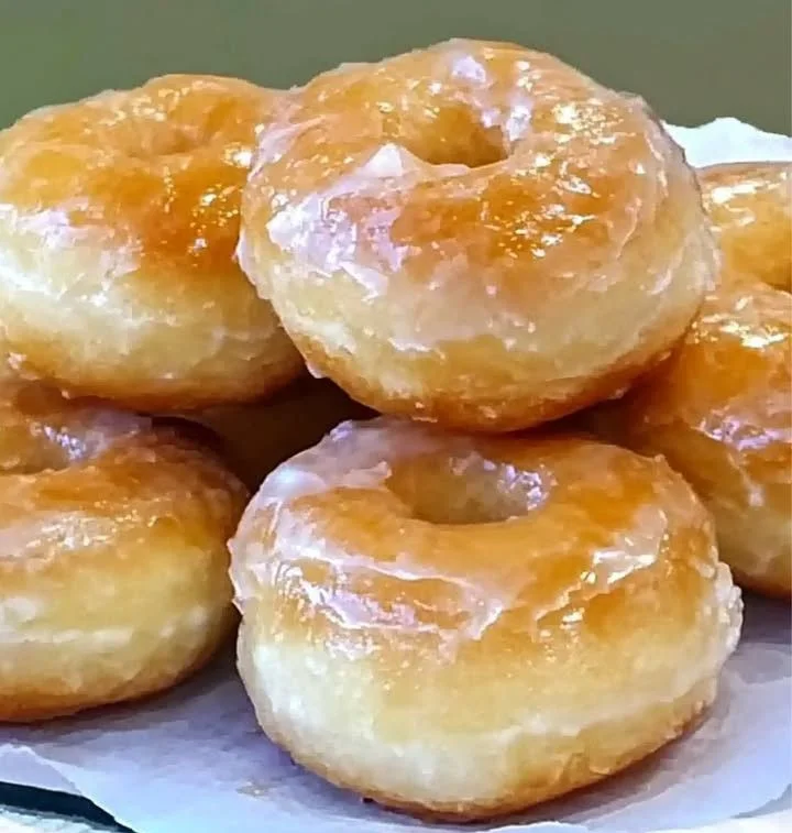 Freshly made homemade Krispy Kremes on a cooling rack